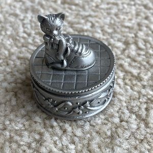 Vintage Miniature Pewter Cat Collectible Box. Perfect Condition